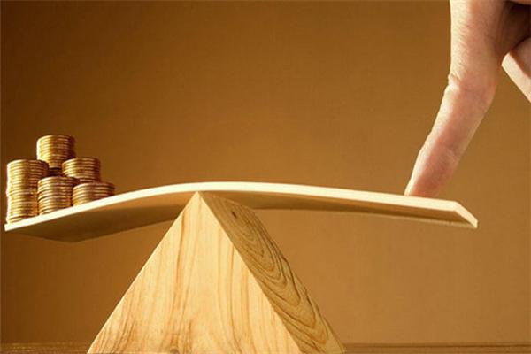 每天什么时候炒黄金最好